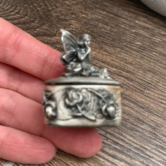 Vintage Y2K Keepsake/Pill Box - Picture 6 of 10